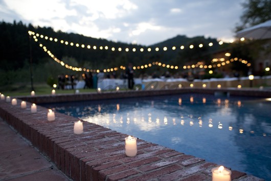 Bodas al aire libre: Cómo decorar una piscina | Aniinthesky